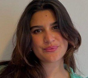 Giulia Costa revela experiência sobre bullying; psicólogo aborda as consequências.